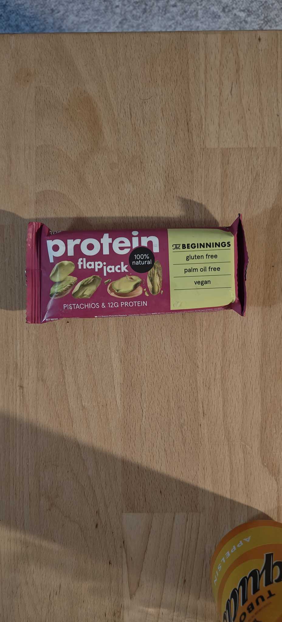 Protein flapjack pistachio
